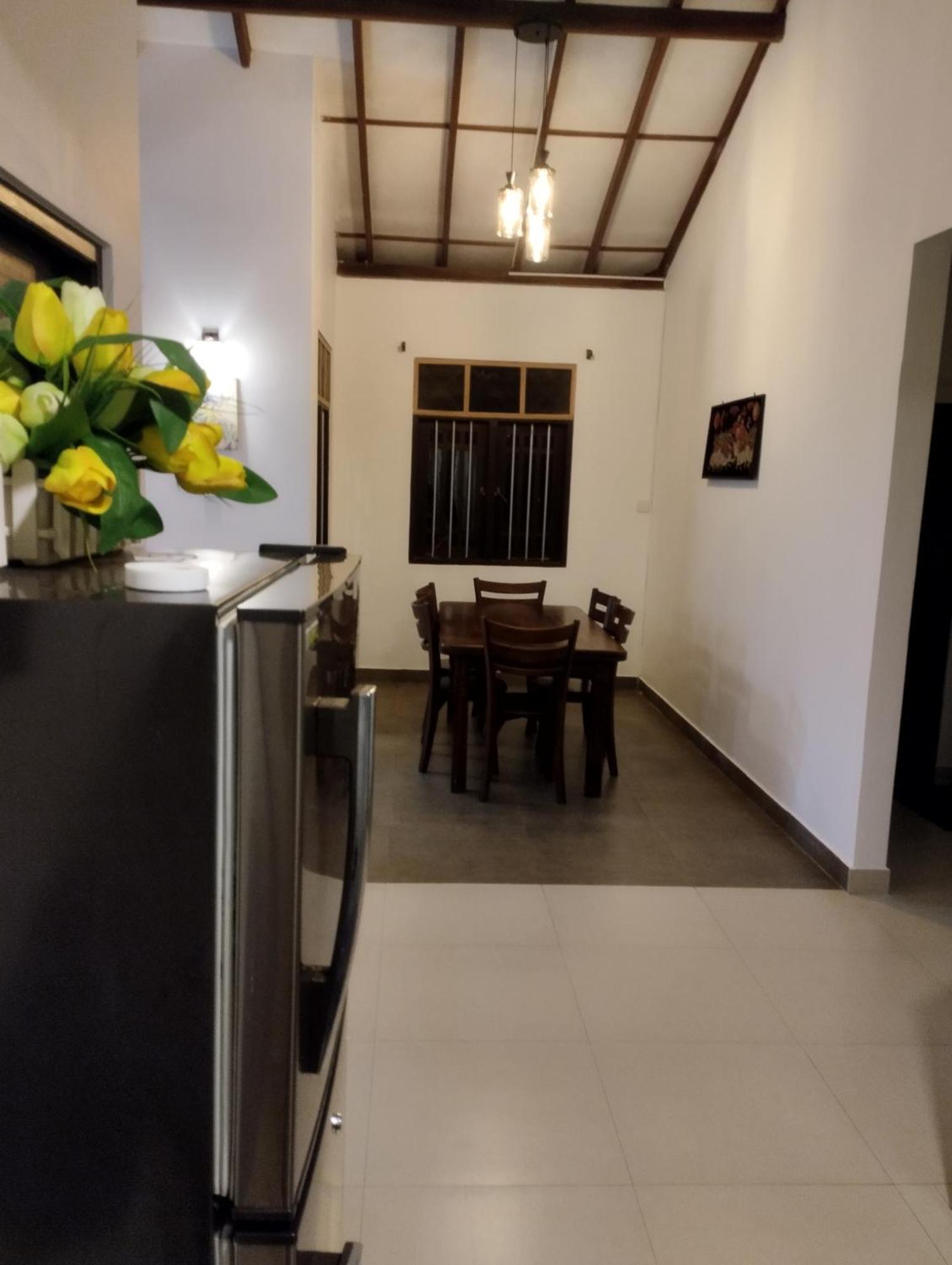 Villa Hilltop By Yehansa With Unlimited Fiber Wifi Хіккадува Екстер'єр фото