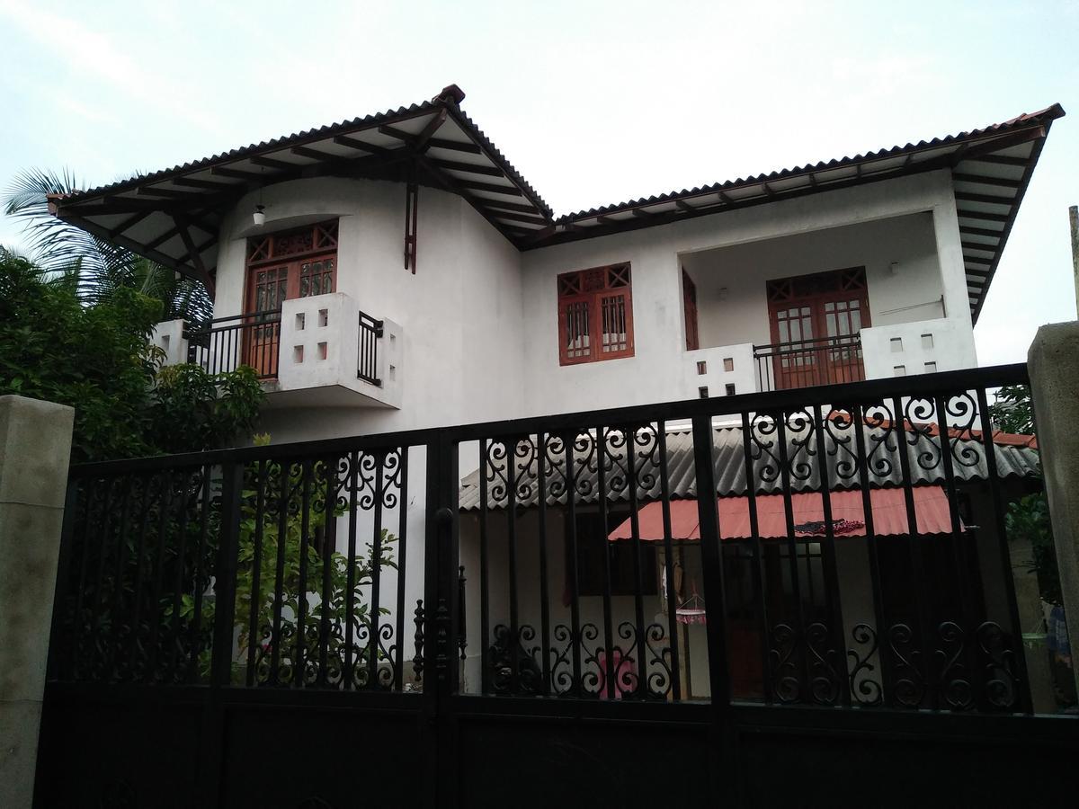 Villa Hilltop By Yehansa With Unlimited Fiber Wifi Хіккадува Екстер'єр фото